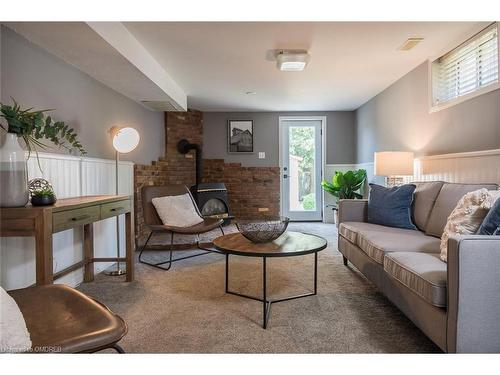 25 Duchess Drive, Cambridge, ON - Indoor Photo Showing Living Room