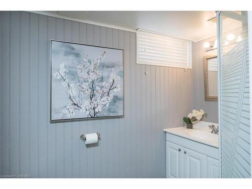 25 Duchess Drive, Cambridge, ON - Indoor Photo Showing Bathroom