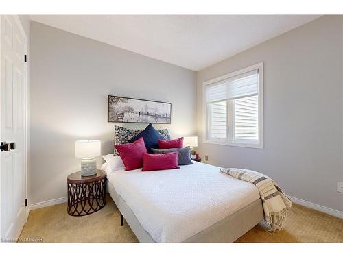 6-2215 Cleaver Avenue, Burlington, ON - Indoor Photo Showing Bedroom