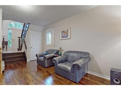 1196 Lindsay Drive, Oakville, ON - Indoor Photo Showing Living Room