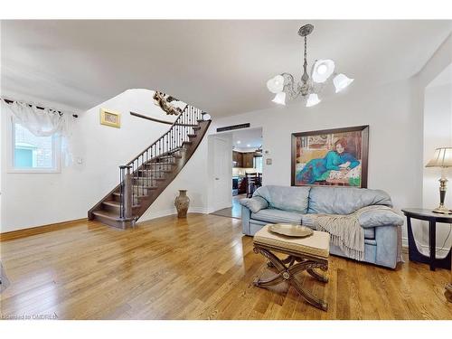 1196 Lindsay Drive, Oakville, ON - Indoor Photo Showing Living Room