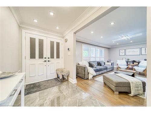 771 Dack Boulevard, Mississauga, ON - Indoor Photo Showing Living Room