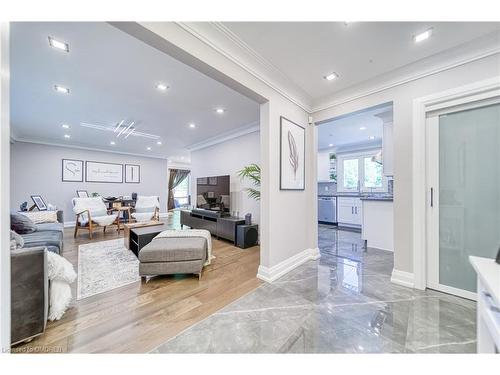 771 Dack Boulevard, Mississauga, ON - Indoor Photo Showing Living Room