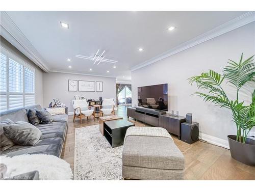 771 Dack Boulevard, Mississauga, ON - Indoor Photo Showing Living Room