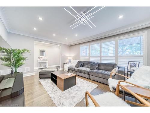 771 Dack Boulevard, Mississauga, ON - Indoor Photo Showing Living Room