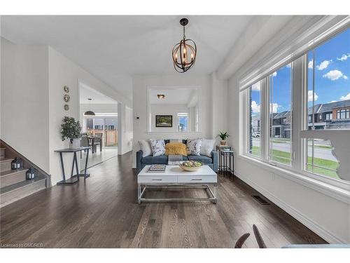 22 Ovation Drive, Thorold, ON - Indoor Photo Showing Living Room