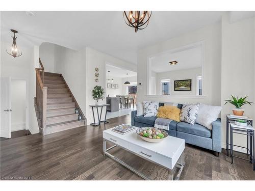 22 Ovation Drive, Thorold, ON - Indoor Photo Showing Living Room