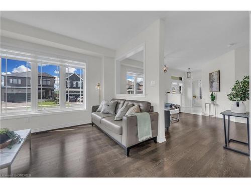 22 Ovation Drive, Thorold, ON - Indoor Photo Showing Living Room