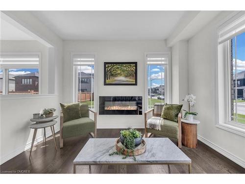 22 Ovation Drive, Thorold, ON - Indoor Photo Showing Living Room With Fireplace