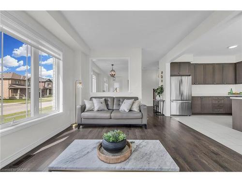 22 Ovation Drive, Thorold, ON - Indoor Photo Showing Living Room