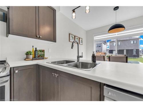 22 Ovation Drive, Thorold, ON - Indoor Photo Showing Kitchen With Double Sink