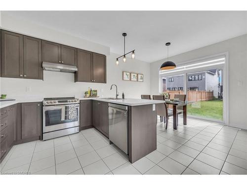 22 Ovation Drive, Thorold, ON - Indoor Photo Showing Kitchen