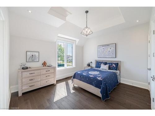 339 Morden Road, Oakville, ON - Indoor Photo Showing Bedroom