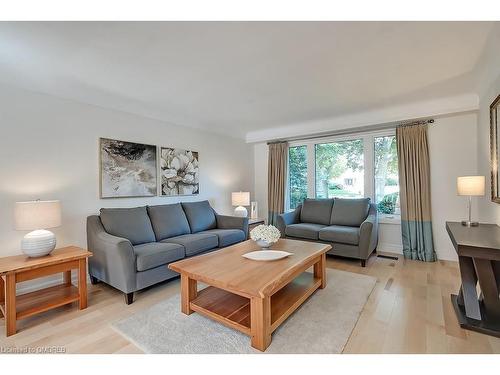 4504 Hawthorne Drive, Burlington, ON - Indoor Photo Showing Living Room