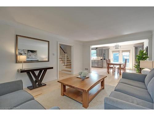 4504 Hawthorne Drive, Burlington, ON - Indoor Photo Showing Living Room