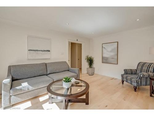 4504 Hawthorne Drive, Burlington, ON - Indoor Photo Showing Living Room