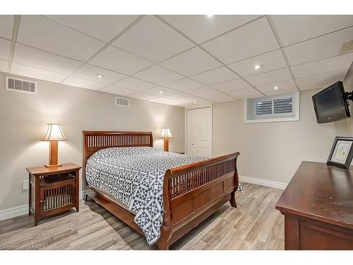 4504 Hawthorne Drive, Burlington, ON - Indoor Photo Showing Bedroom