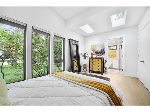 344 Dalewood Drive, Oakville, ON - Indoor Photo Showing Bedroom