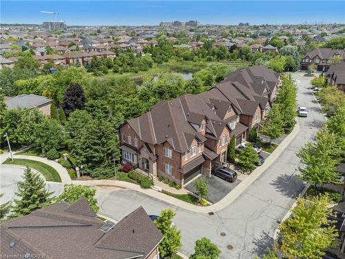 44-300 Ravineview Way, Oakville, ON - Outdoor With View