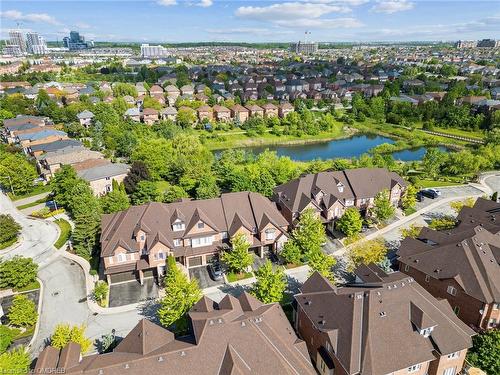 44-300 Ravineview Way, Oakville, ON - Outdoor With View