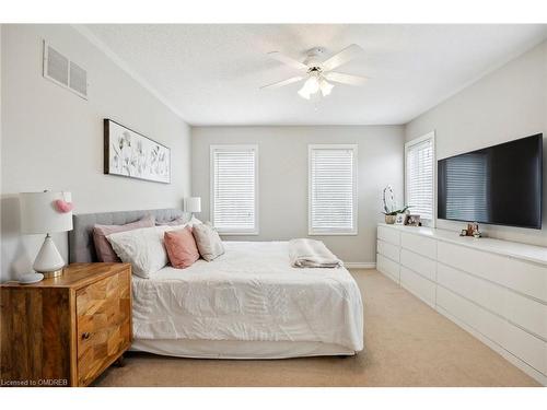 44-300 Ravineview Way, Oakville, ON - Indoor Photo Showing Bedroom