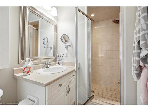 44-300 Ravineview Way, Oakville, ON - Indoor Photo Showing Bathroom