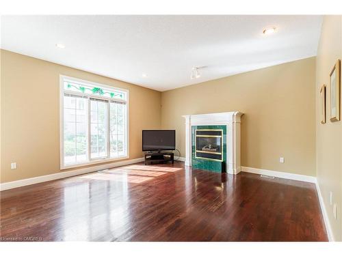 57 Orr Crescent, Stoney Creek, ON - Indoor Photo Showing Living Room With Fireplace