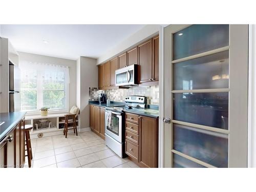 937 Burrows Gate, Milton, ON - Indoor Photo Showing Kitchen