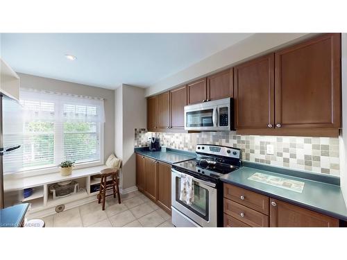 937 Burrows Gate, Milton, ON - Indoor Photo Showing Kitchen