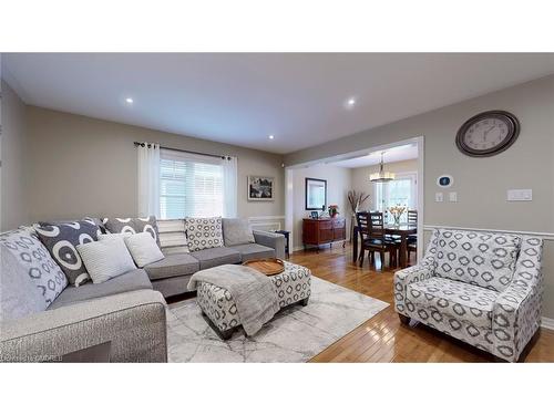 937 Burrows Gate, Milton, ON - Indoor Photo Showing Living Room