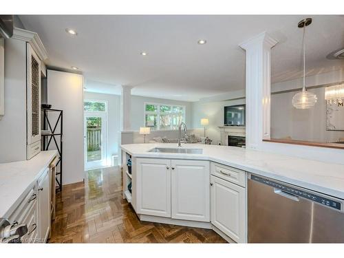 48B-1084 Queen Street W, Mississauga, ON - Indoor Photo Showing Kitchen