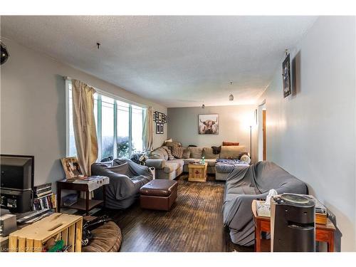 2532 Reid Side Road, Milton, ON - Indoor Photo Showing Living Room