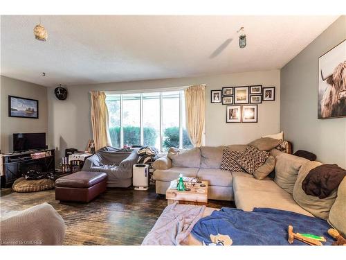 2532 Reid Side Road, Milton, ON - Indoor Photo Showing Living Room