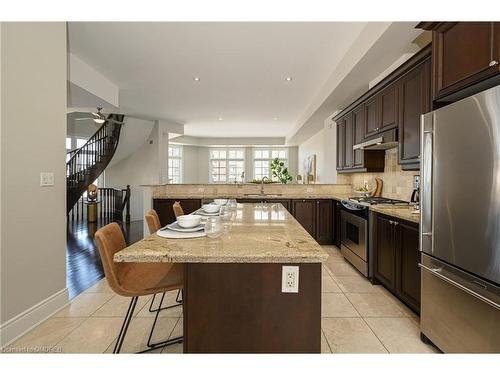 8-120 Bronte Road, Oakville, ON - Indoor Photo Showing Kitchen With Upgraded Kitchen