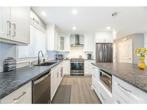 323 Regatta Drive, Welland, ON - Indoor Photo Showing Kitchen With Double Sink With Upgraded Kitchen