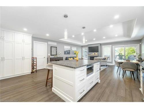 323 Regatta Drive, Welland, ON - Indoor Photo Showing Kitchen With Upgraded Kitchen