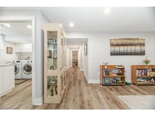 323 Regatta Drive, Welland, ON - Indoor Photo Showing Laundry Room