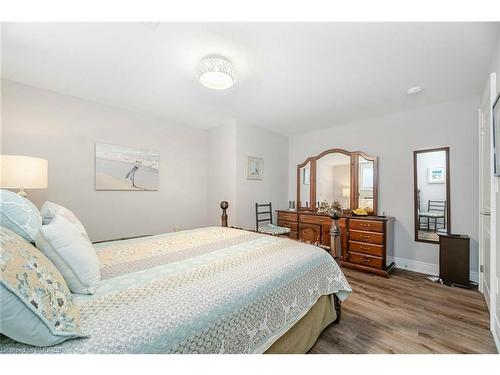 323 Regatta Drive, Welland, ON - Indoor Photo Showing Bedroom