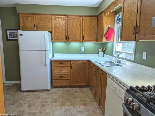 1160 Montgomery Drive, Oakville, ON - Indoor Photo Showing Kitchen With Double Sink