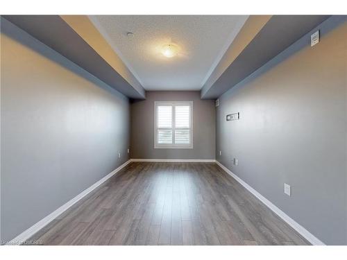 305-1005 Nadalin Heights, Halton, ON - Indoor Photo Showing Other Room