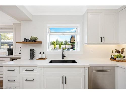 884 Hemlock Drive, Milton, ON - Indoor Photo Showing Kitchen