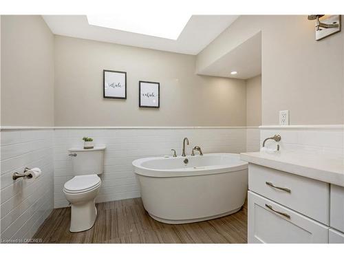 884 Hemlock Drive, Milton, ON - Indoor Photo Showing Bathroom