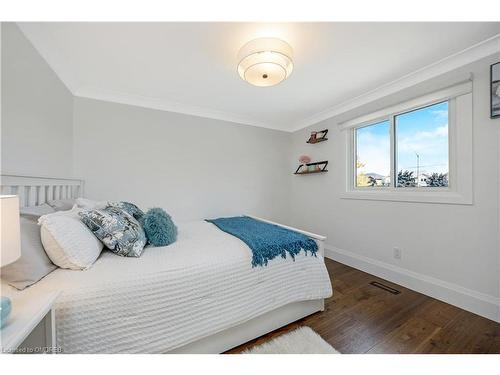 884 Hemlock Drive, Milton, ON - Indoor Photo Showing Bedroom