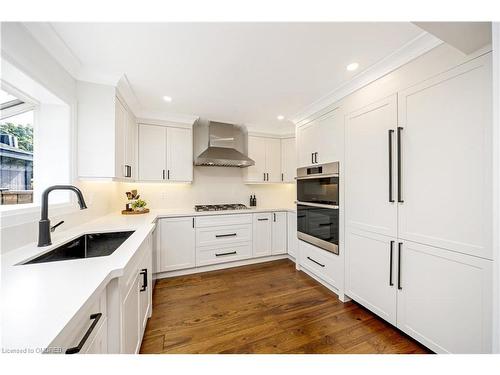 884 Hemlock Drive, Milton, ON - Indoor Photo Showing Kitchen With Upgraded Kitchen