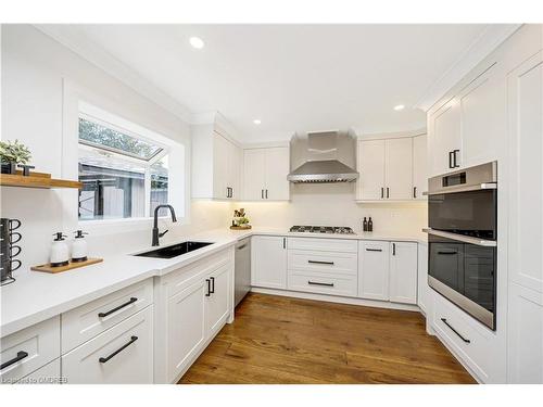 884 Hemlock Drive, Milton, ON - Indoor Photo Showing Kitchen With Upgraded Kitchen