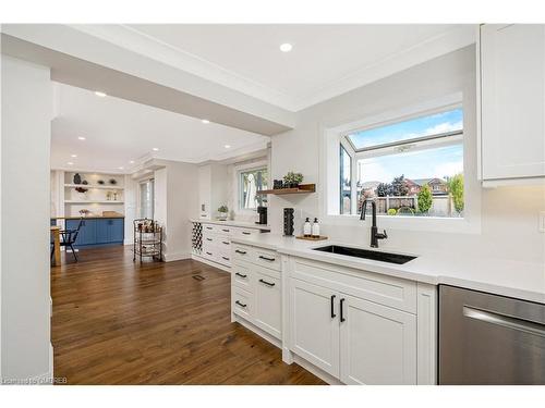 884 Hemlock Drive, Milton, ON - Indoor Photo Showing Kitchen