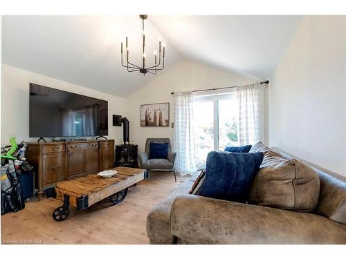 5777 Third Line, Guelph/Eramosa, ON - Indoor Photo Showing Living Room