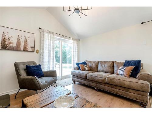 5777 Third Line, Guelph/Eramosa, ON - Indoor Photo Showing Living Room