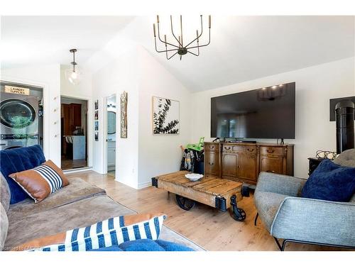 5777 Third Line, Guelph/Eramosa, ON - Indoor Photo Showing Living Room