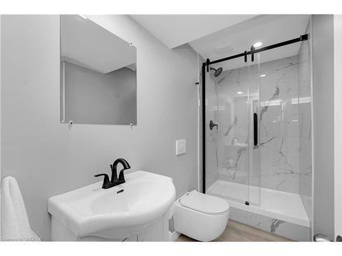 6739 Fifth Line, Milton, ON - Indoor Photo Showing Bathroom